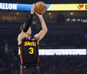 湖人队通过交易得到卢克·肯纳德后，雷迪克给他一条简单的信息