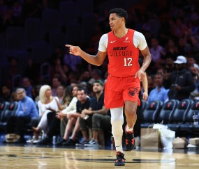 开云体育-哈克斯：德鲁·史密斯表现稳定攻防带来很多贡献 加德纳展现能量