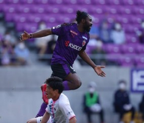 开云体育在线-38岁中超弃将8战6球领跑J联赛 或连续4年进球20+