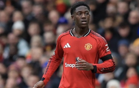 开云体育在线-跟队：梅努续约谈判拖延很久，他在曼联的长期未来依然存疑